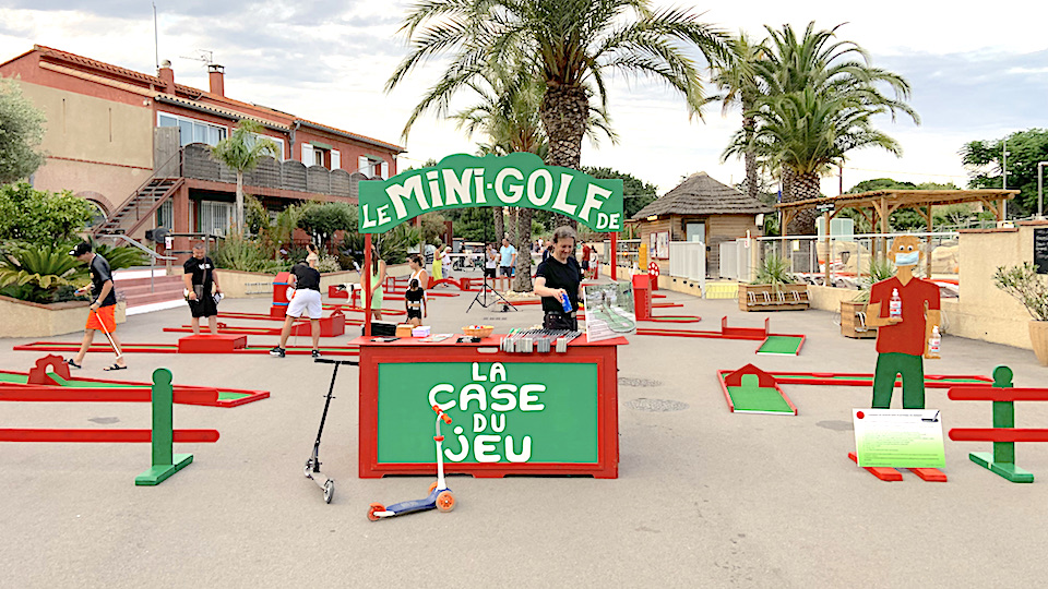 La Case du Jeu : mini-golf mini-golf-comptoir.jpg